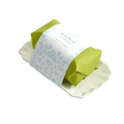 Castelbel Spring Blooms Sabonete com Saboneteira 150g – Floral Premium