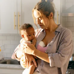Medela Bomba Tira-Leite Motion InBra Dupla | Mãos-Livres e Eficiente