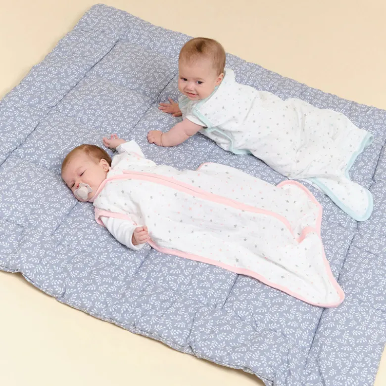 Molis&Co Tapete Bebé Blue Garden 120x120cm | Super Acolchoado e Portátil