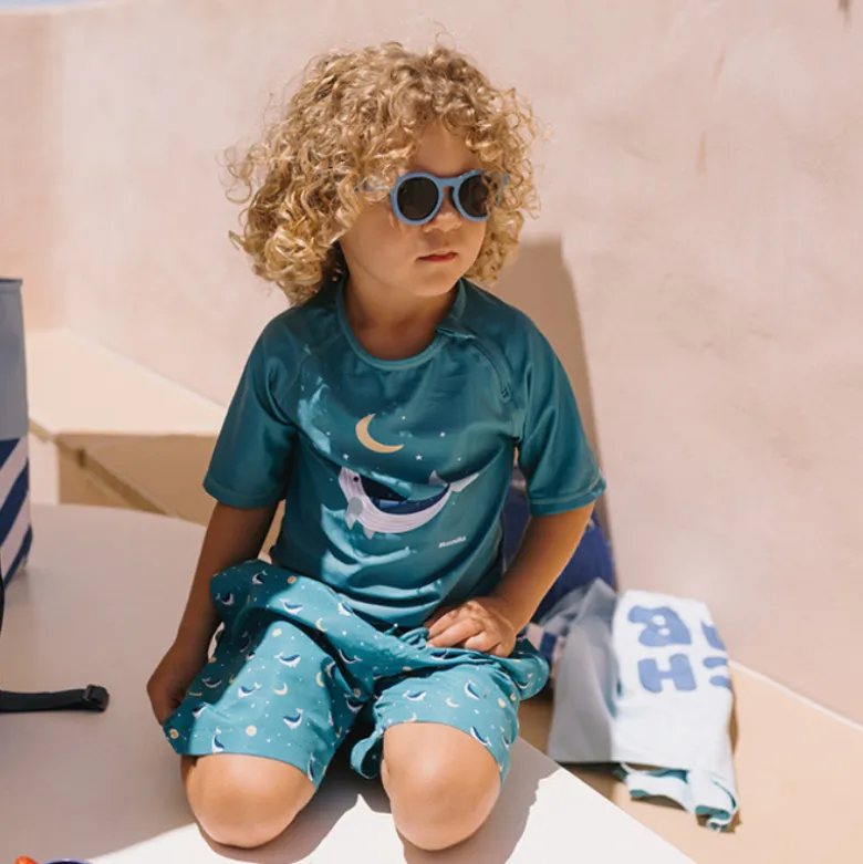 Monnëka Camiseta de Proteção Solar Manga Curta Whale Teal 1-2A | UPF50+ | Oeko-Tex