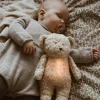 Moonie 2.0 Urso Peluche Sensorial Branco 28cm | Ajuda Sono Bebé