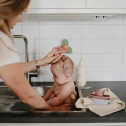 Mushie 2 Escovas para Crosta Láctea 0+ Meses Cor Blush/Shifting Sand | Massagem e Limpeza Eficaz