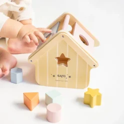 Saro Casa com Peças Encaixáveis Madeira +12M | Brinquedo Educativo Montessori, Coordenação Motora, Cores e Formas