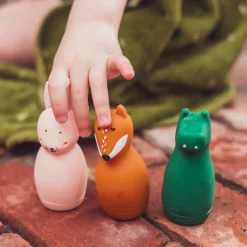 Trixie Brinquedos Banho Silicone Mrs. Elephant & Mr. Crocodile 6m+ | Abrem para Limpeza